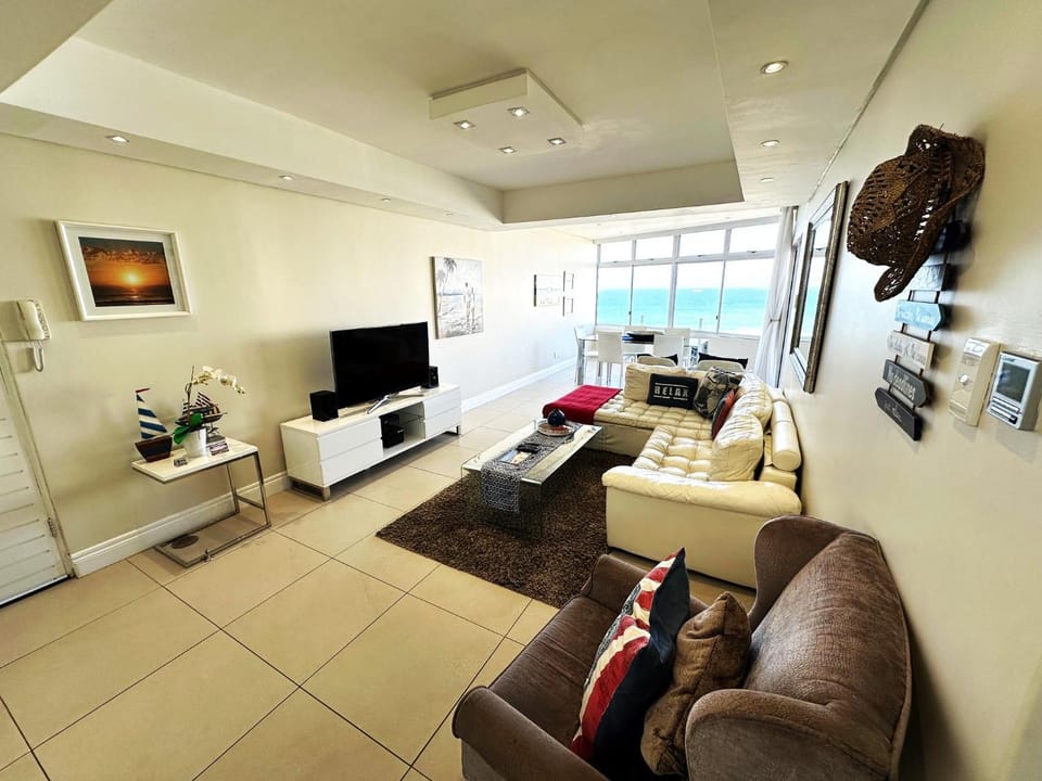 Living room, Seating area, Evening entertainment, Sea view, air conditioner