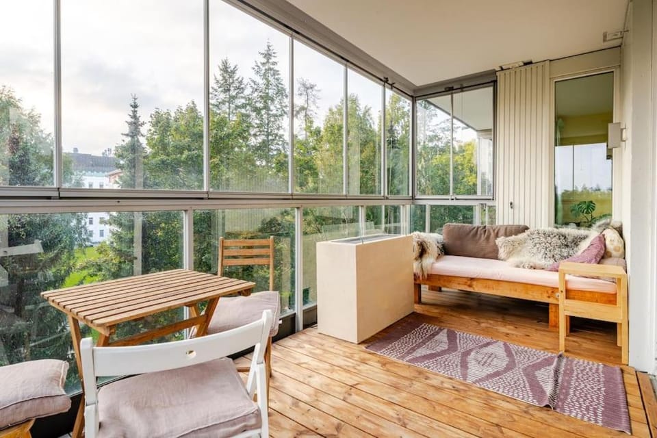 Accessible corner apartment with 3 bedrooms, 2 bathrooms, 2 parkings and 3 balconies Apartment in Oslo