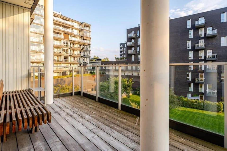 Accessible corner apartment with 3 bedrooms, 2 bathrooms, 2 parkings and 3 balconies Apartment in Oslo