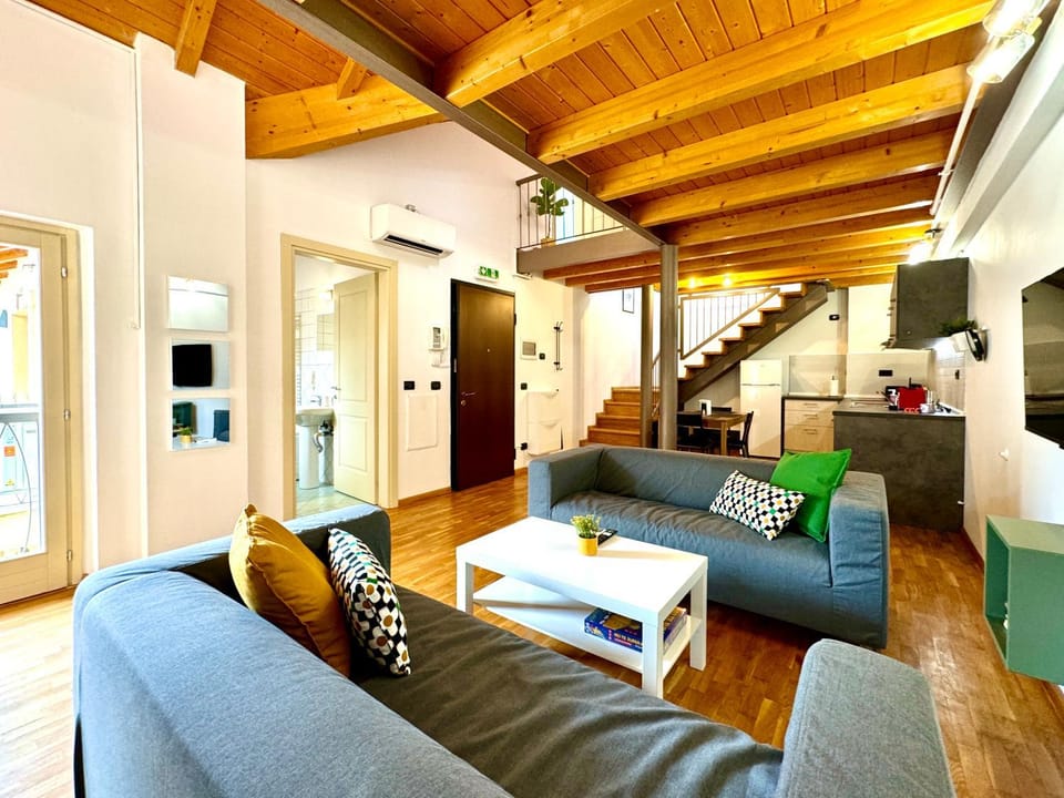 TV and multimedia, Living room, Seating area, Evening entertainment