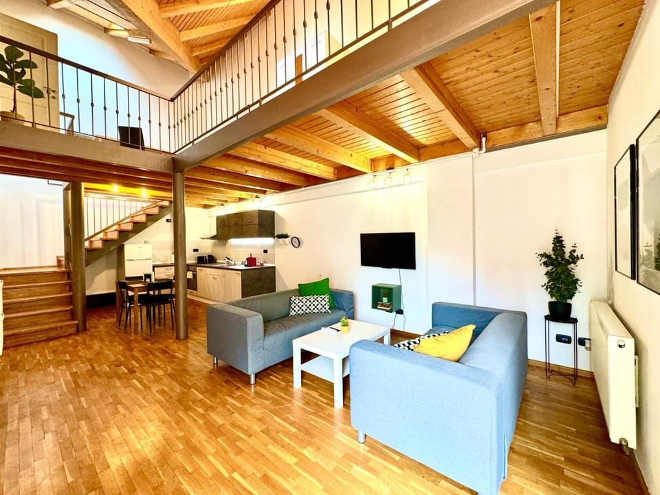Communal lounge/ TV room, TV and multimedia, Living room, Seating area, Evening entertainment