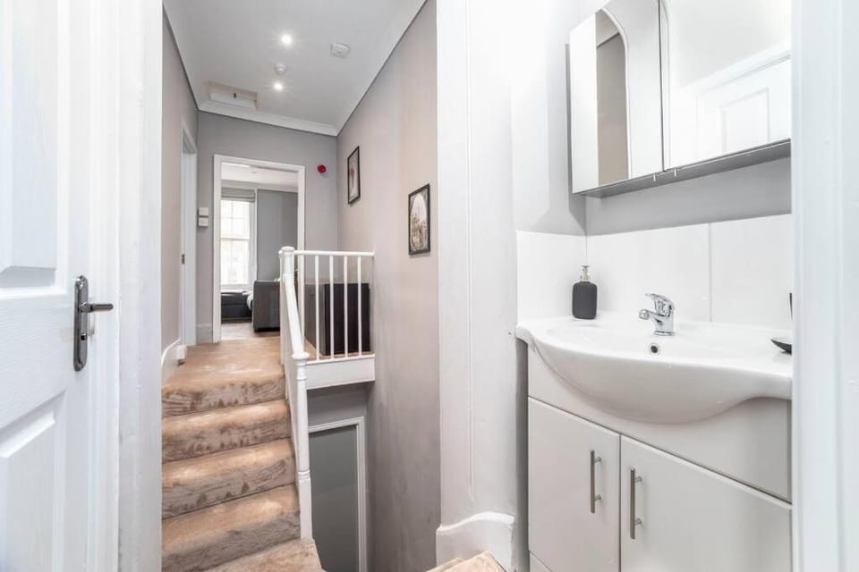 2 Bedroom Flat in Notting Hill Apartment in City of Westminster