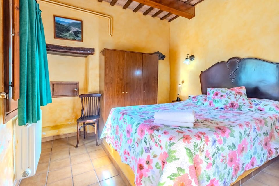 Property building, Living room, Bedroom