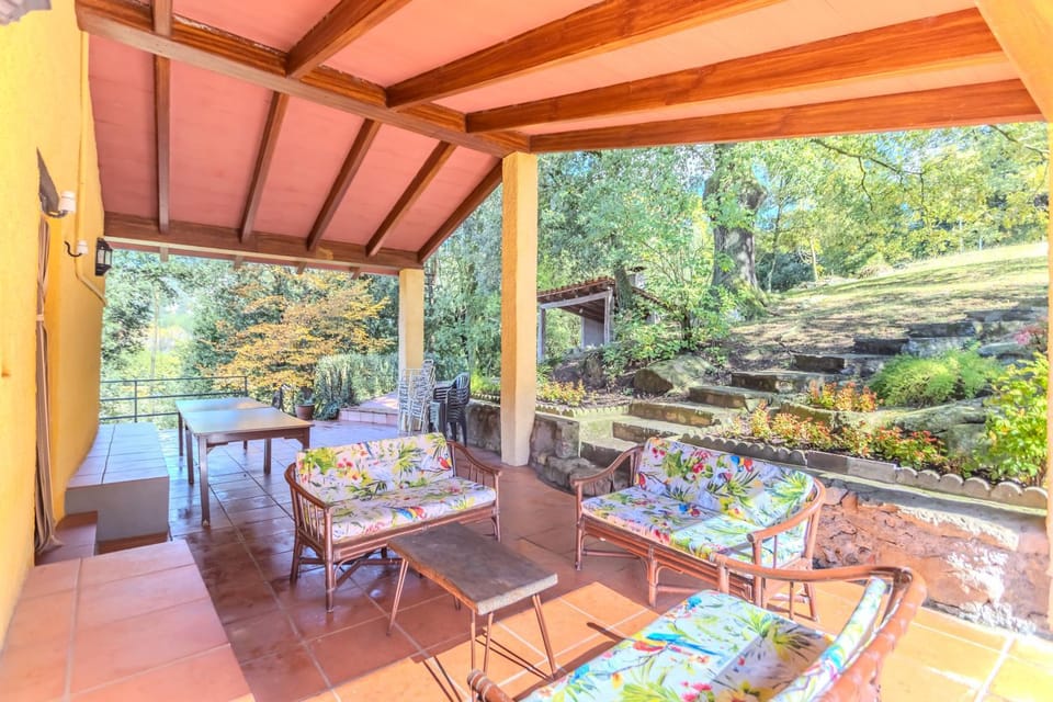 Property building, Balcony/Terrace, Living room