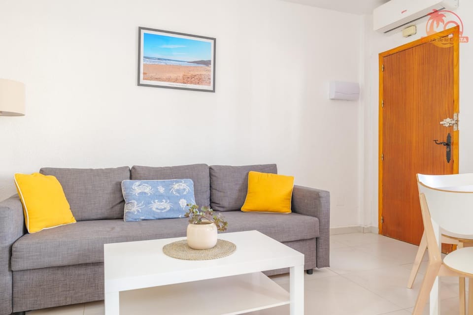 Living room, Seating area, air conditioner