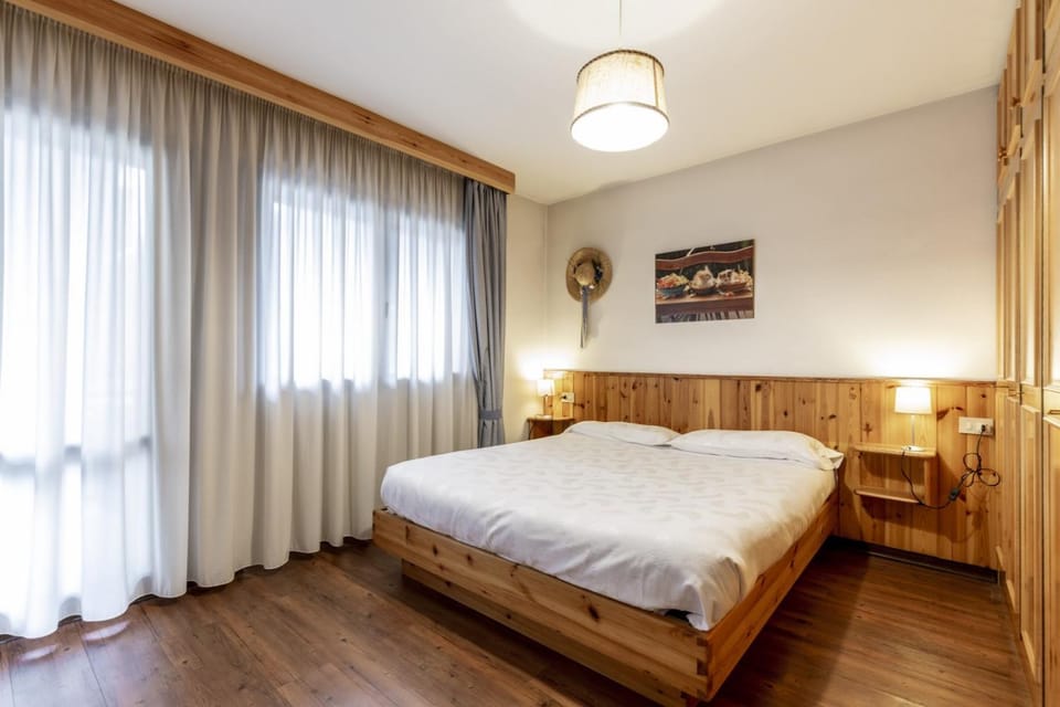 Bed, Photo of the whole room