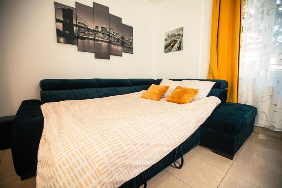 Bed, Living room