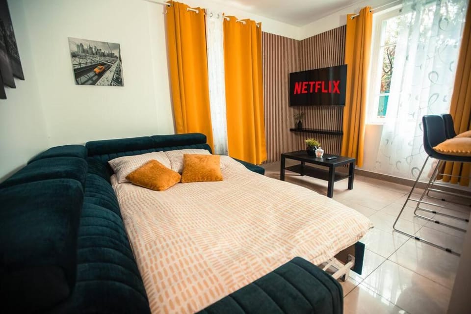 Bed, Living room
