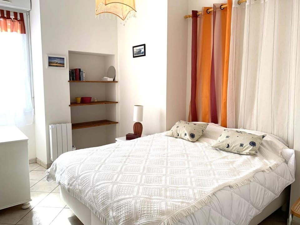 Appartement avec WIFI VUE SUR MER plage du Coz-Pors à TREGASTEL - Réf 609 Apartment in Trégastel