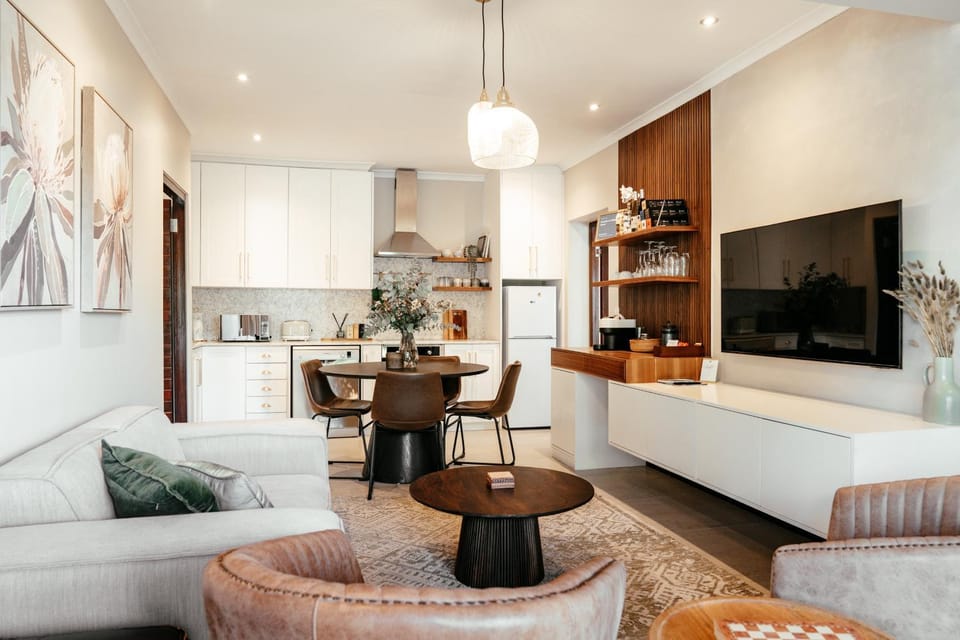 Coffee/tea facilities, Kitchen or kitchenette, Living room, Dining area, dishwasher