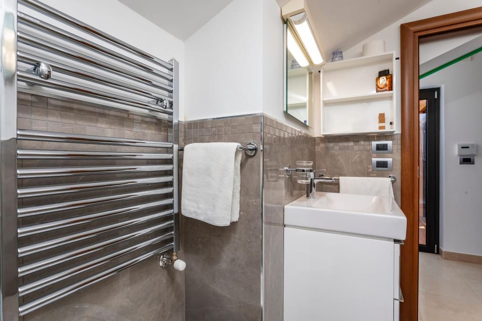 Bathroom, Living room
