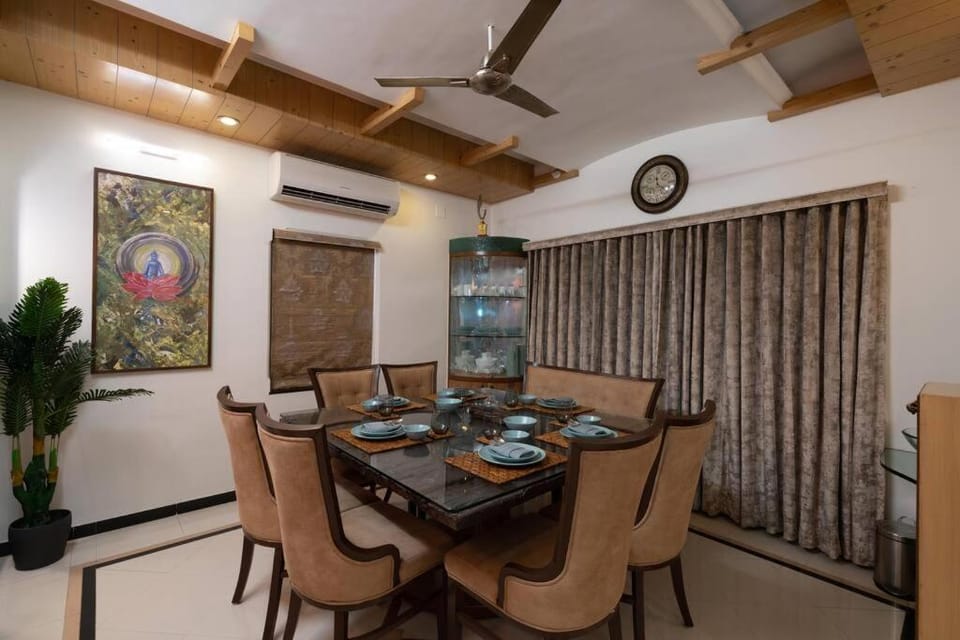 Seating area, Dining area, air conditioner