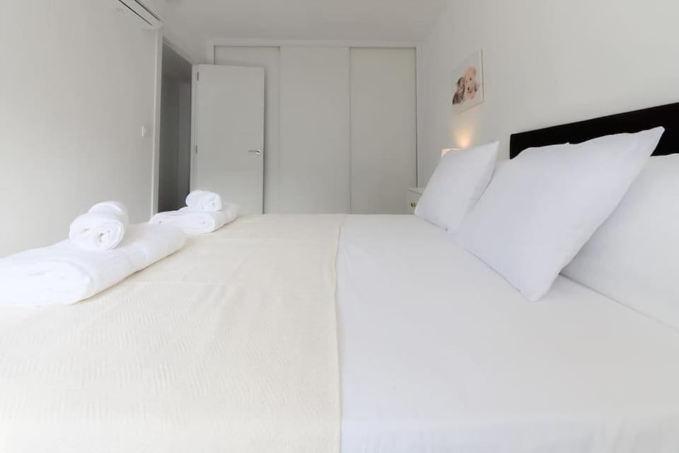 Bed, Photo of the whole room, Bedroom, towels, wardrobe