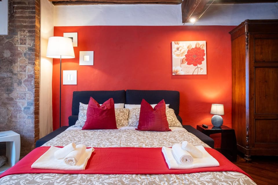 Bed, Bedroom, Landmark view, heating, locker, towels, air conditioner