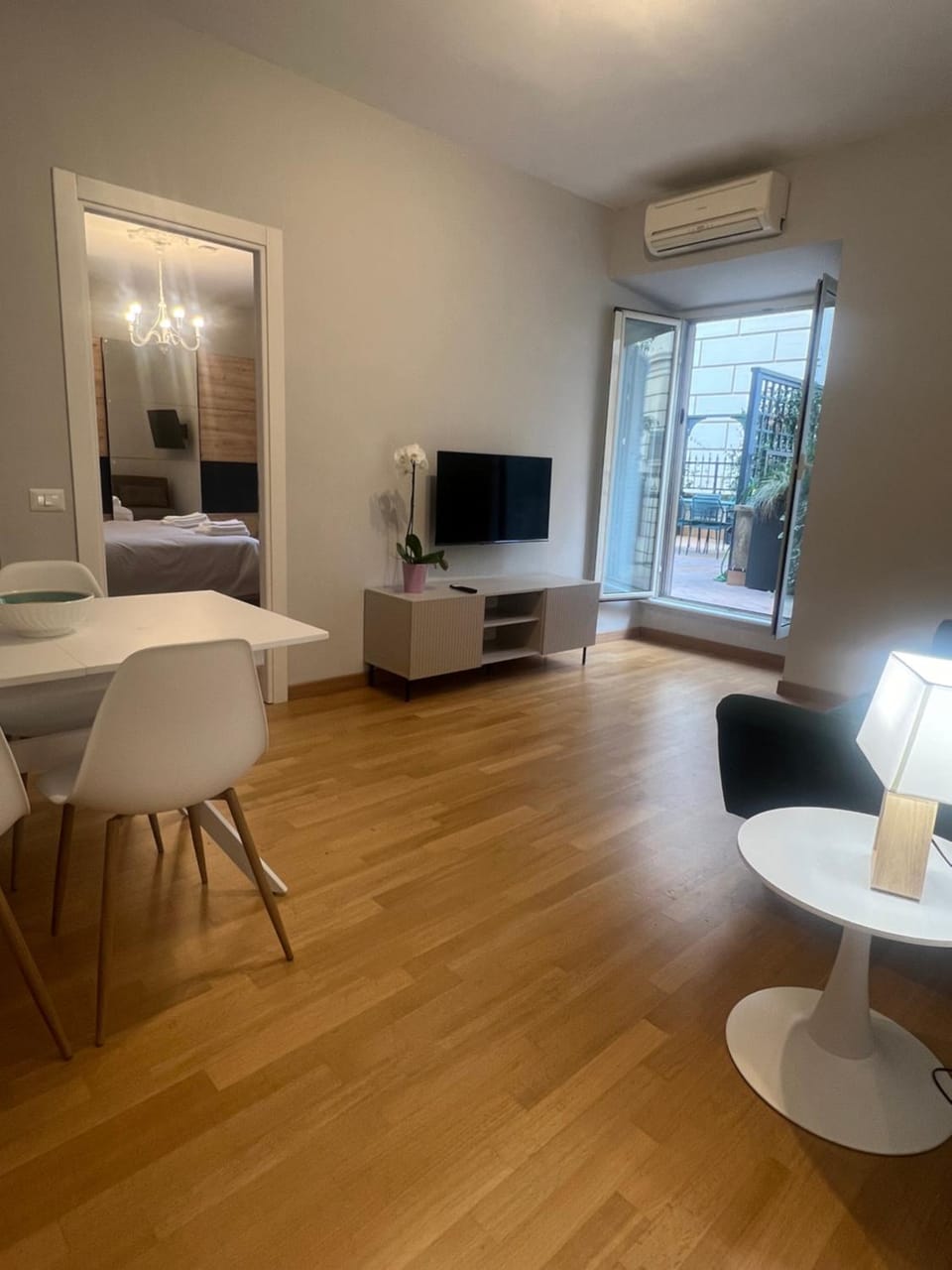 Communal lounge/ TV room