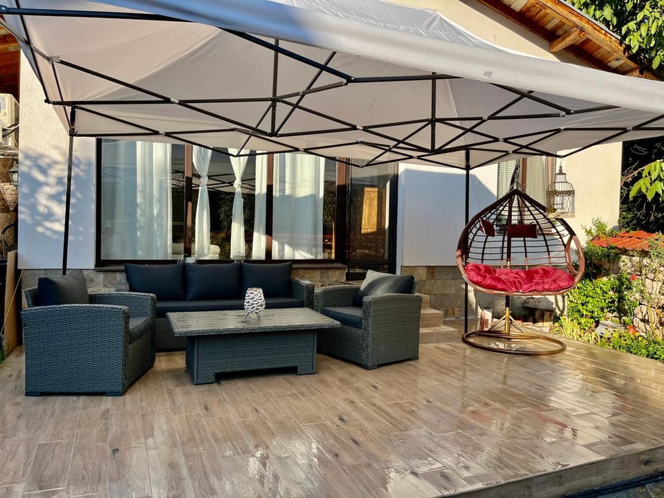 Patio, Garden, Balcony/Terrace