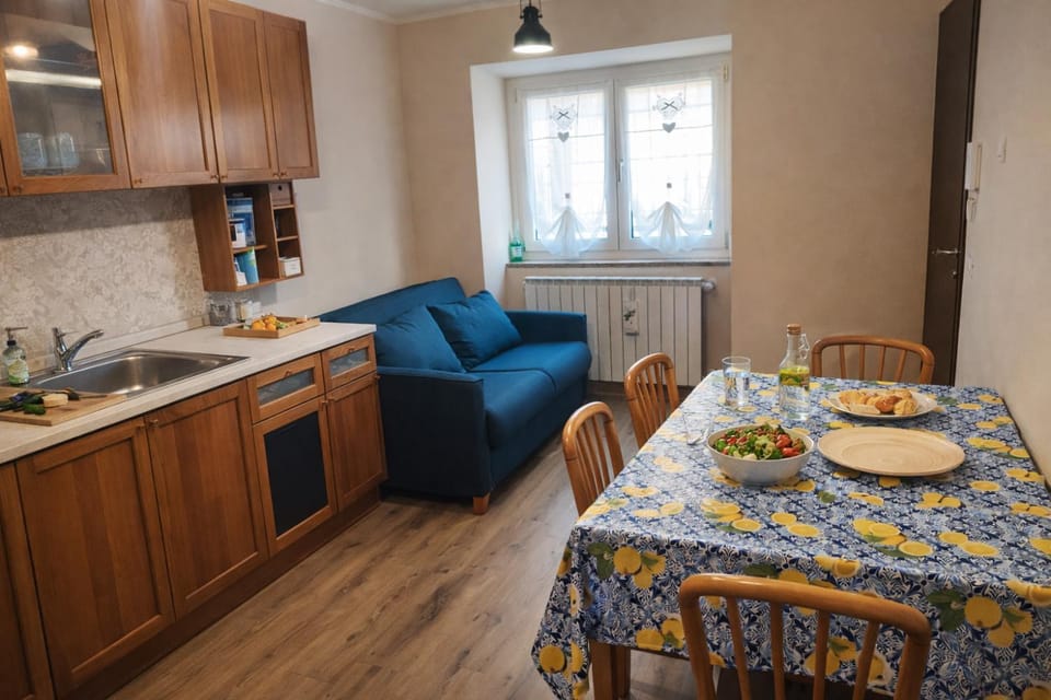 Bed, Kitchen or kitchenette, kitchen
