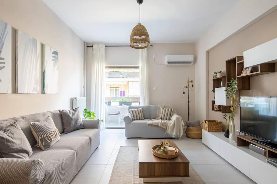 TV and multimedia, Living room, Seating area, Evening entertainment, air conditioner