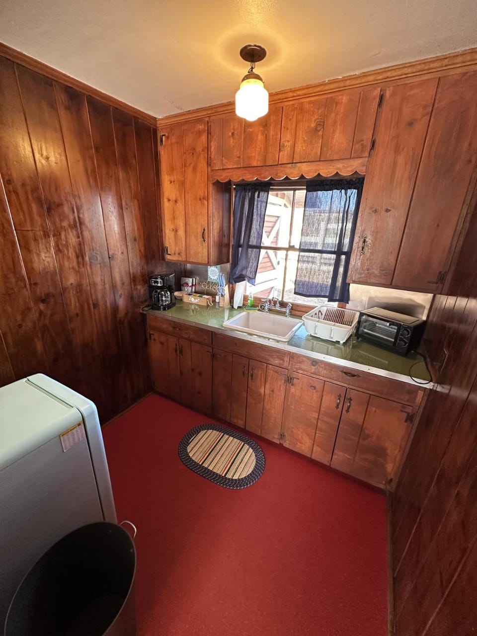 Room 5 - Downtown Joshua Tree Motel - Pet Friendly - Walk to Shops & Visitor Center, Minutes to Park Entrance Motel in Joshua Tree