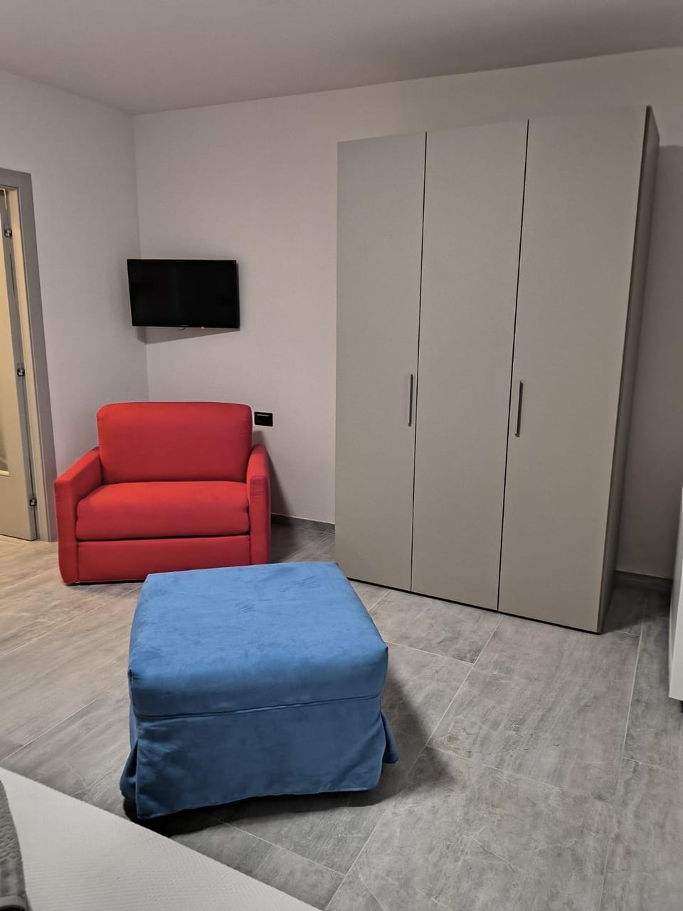 TV and multimedia, Photo of the whole room, Bedroom, wardrobe