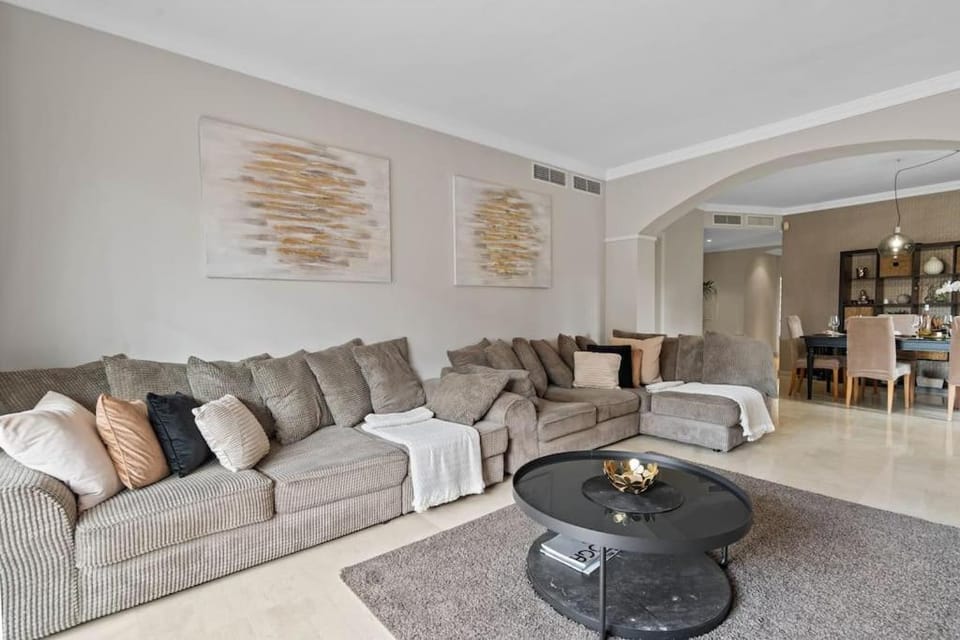 Gorgeous 3 bedroom Santa Maria Golf RDR446 Apartment in Marbella