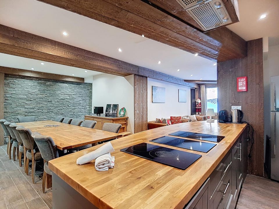 Appartement Rénové Centre Val d'Isère - 6 Pièces, 10 Pers, Parking - FR-1-518-160 Apartment in Val dIsere