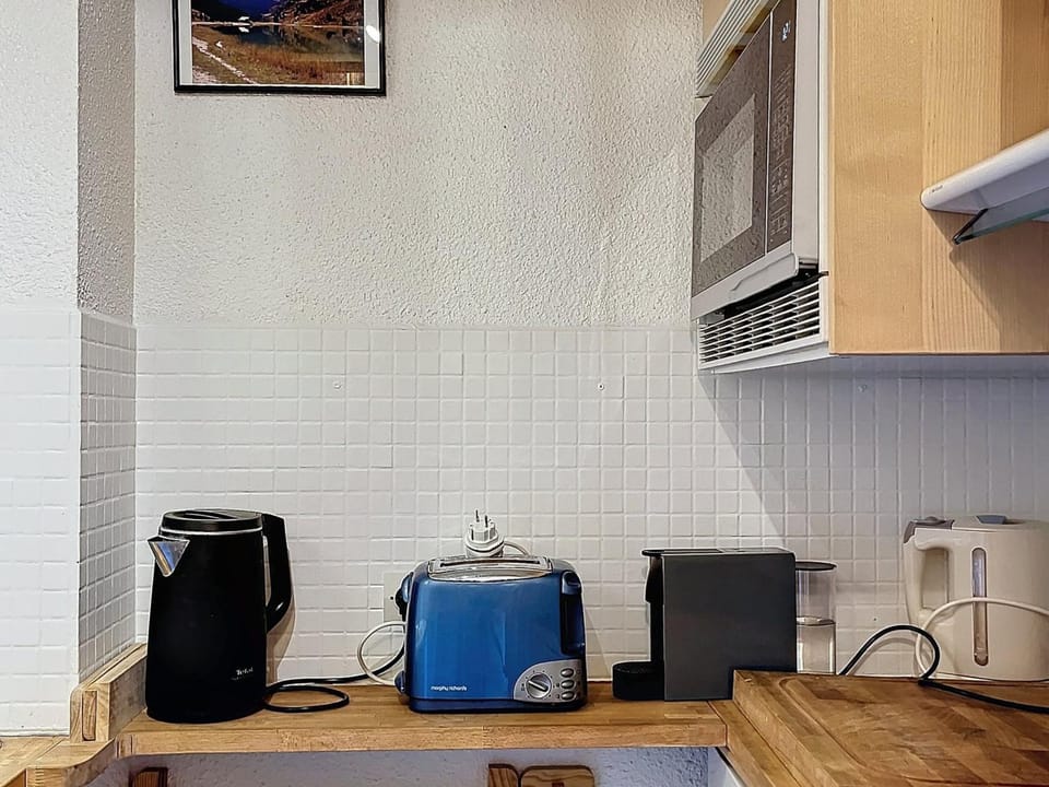 Studio rénové au pied des pistes avec balcon et Wi-Fi - FR-1-688-95 Apartment in Les Allues