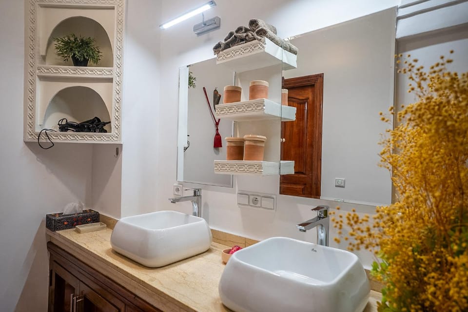 Bathroom, hair dryier, towels, dryer