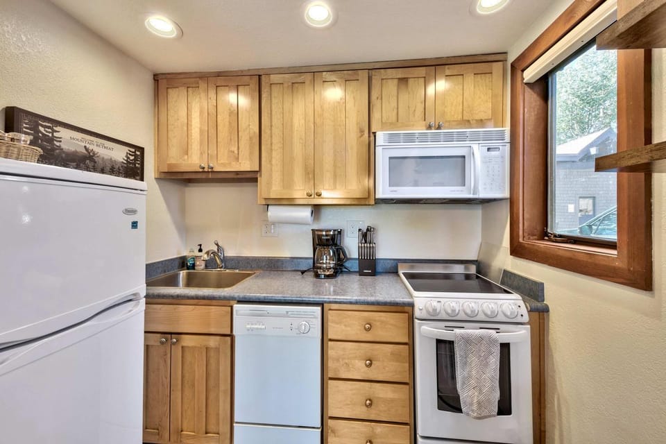TML 04 - Beautiful 1 BR Condo in Tahoe City House in Tahoe City