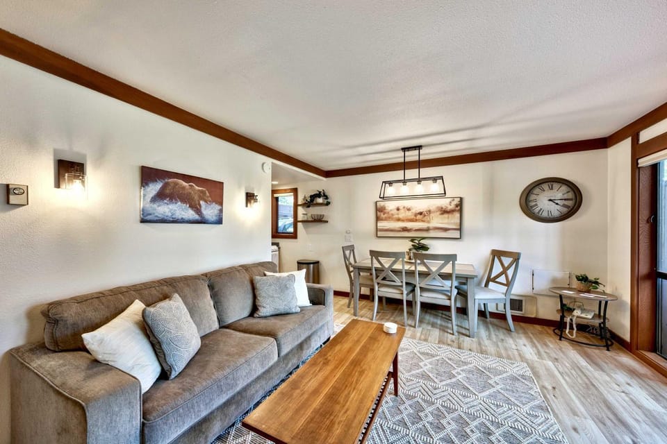 TML 04 - Beautiful 1 BR Condo in Tahoe City House in Tahoe City