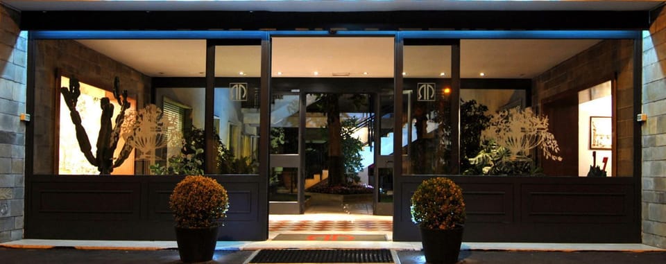Facade/entrance