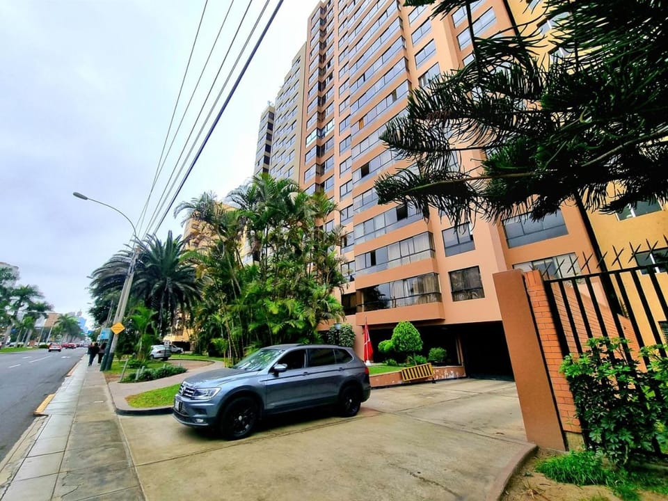 Property building, Neighbourhood, Street view, Location, Parking