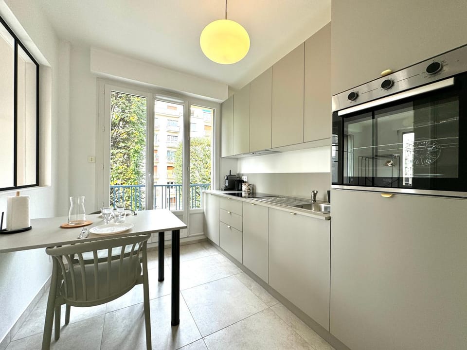 Kitchen or kitchenette, Dining area, dishwasher, oven, stove