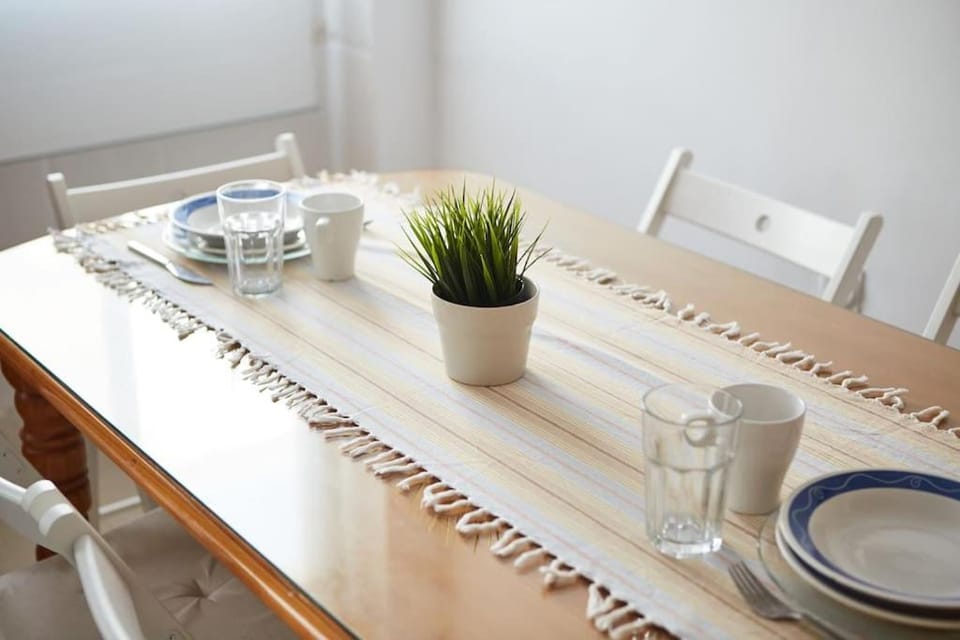Dining area, internet