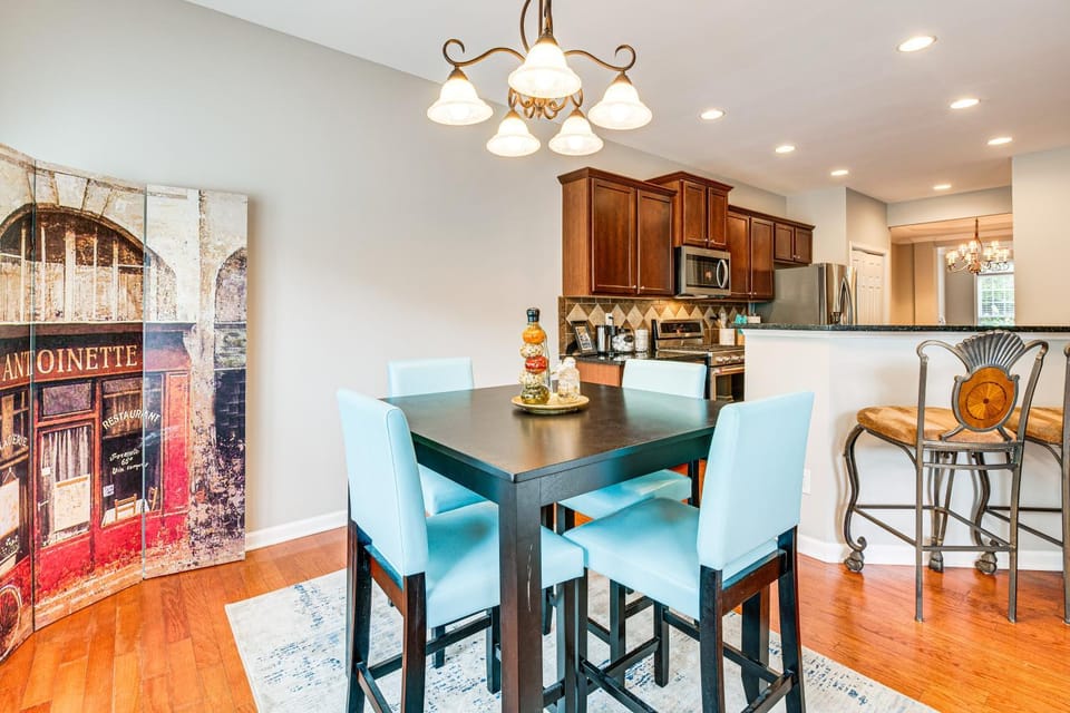 3 Mi to Avalon: Townhome w/ Balcony in Alpharetta! House in Alpharetta