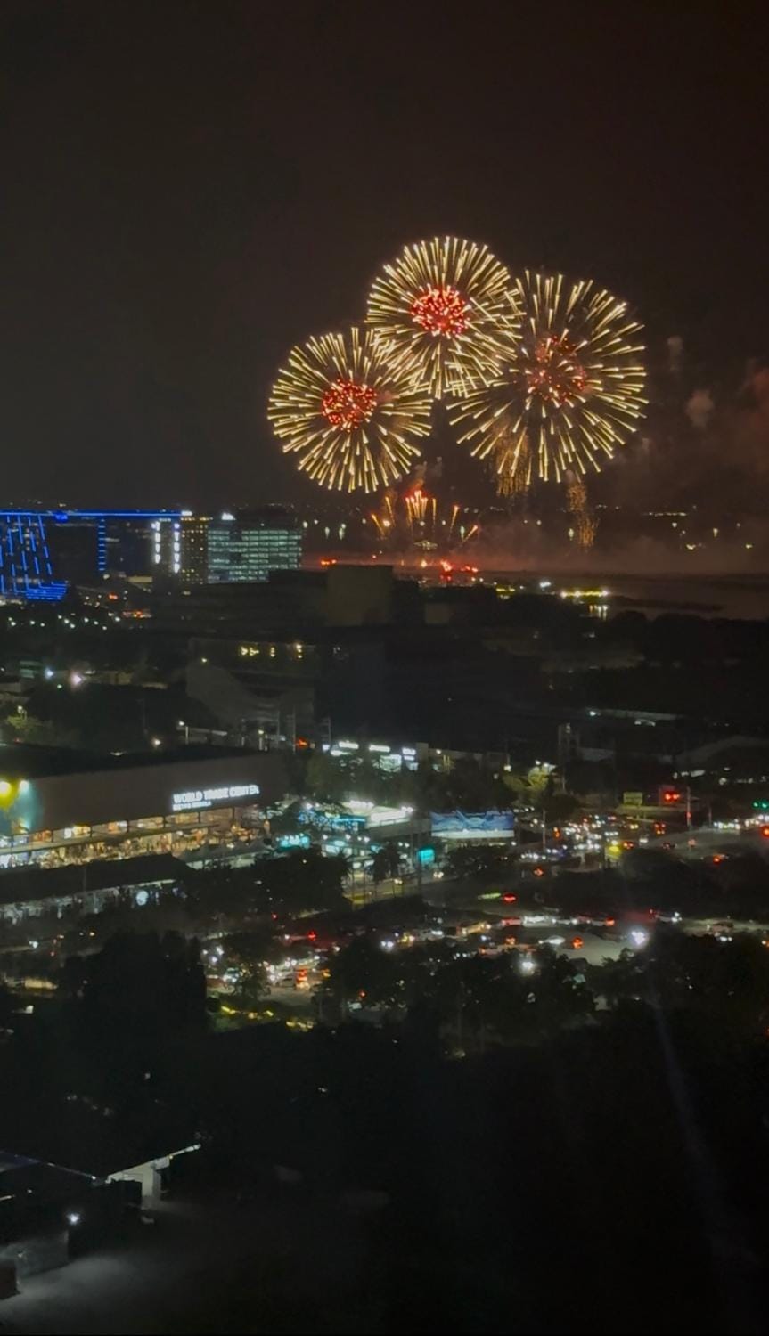 Spectacular Manila View 1 Bedroom Condo Prime Location near PICC, MOA,DFA,World Trade Center Apartment hotel in Manila City