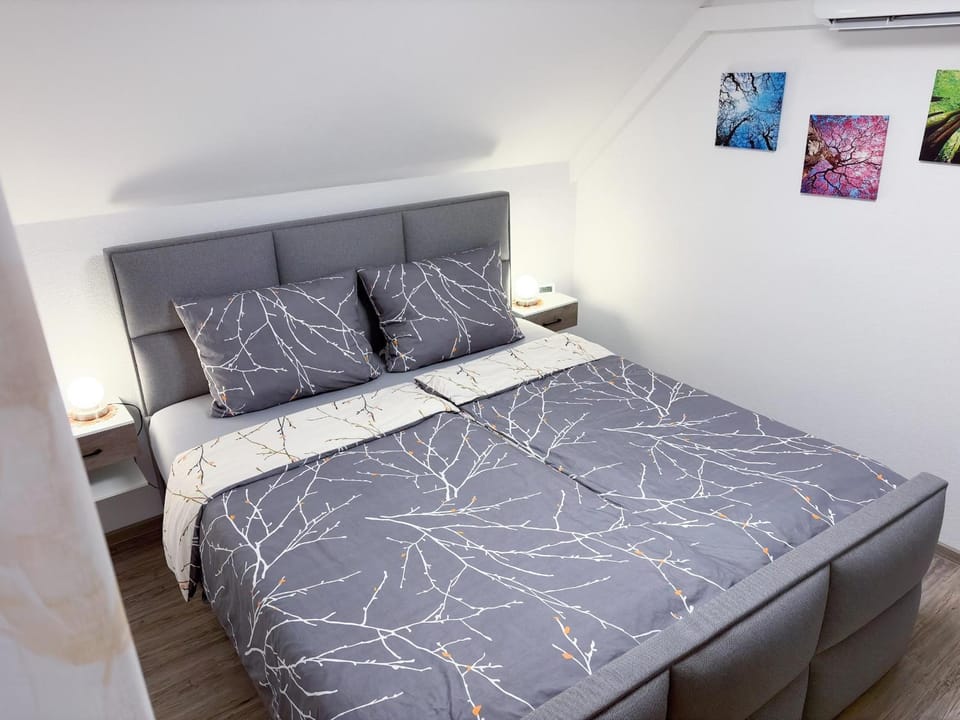 Bed, Bedroom