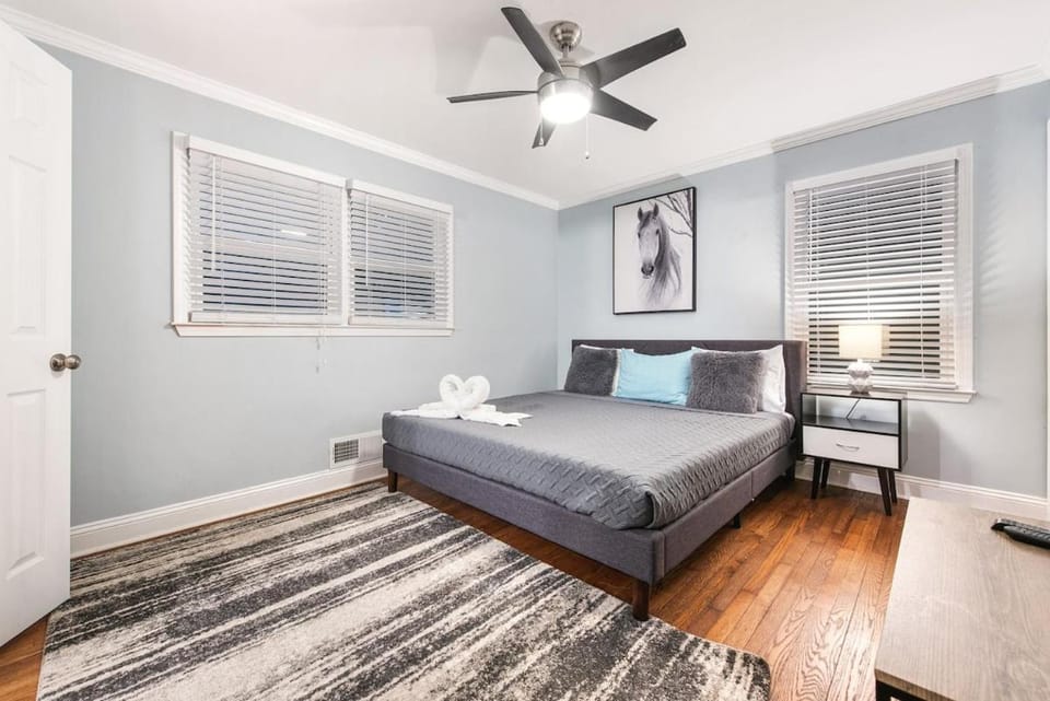 Atlanta 7BR Home with Game Room Sleeps 16 House in Panthersville