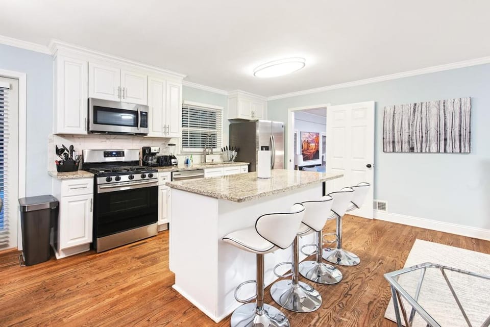 Atlanta 7BR Home with Game Room Sleeps 16 House in Panthersville