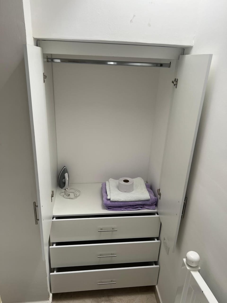 towels, wardrobe