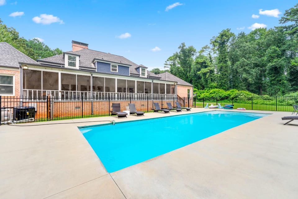 Private Pool Estate Soccer Field Sleeps 16 Villa in Redan
