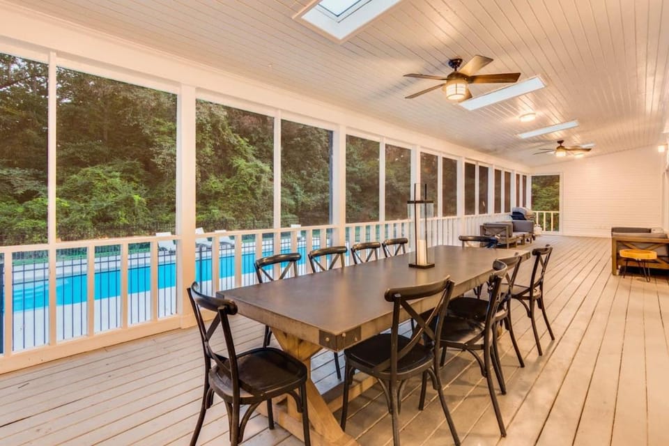 Private Pool Estate Soccer Field Sleeps 16 Villa in Redan