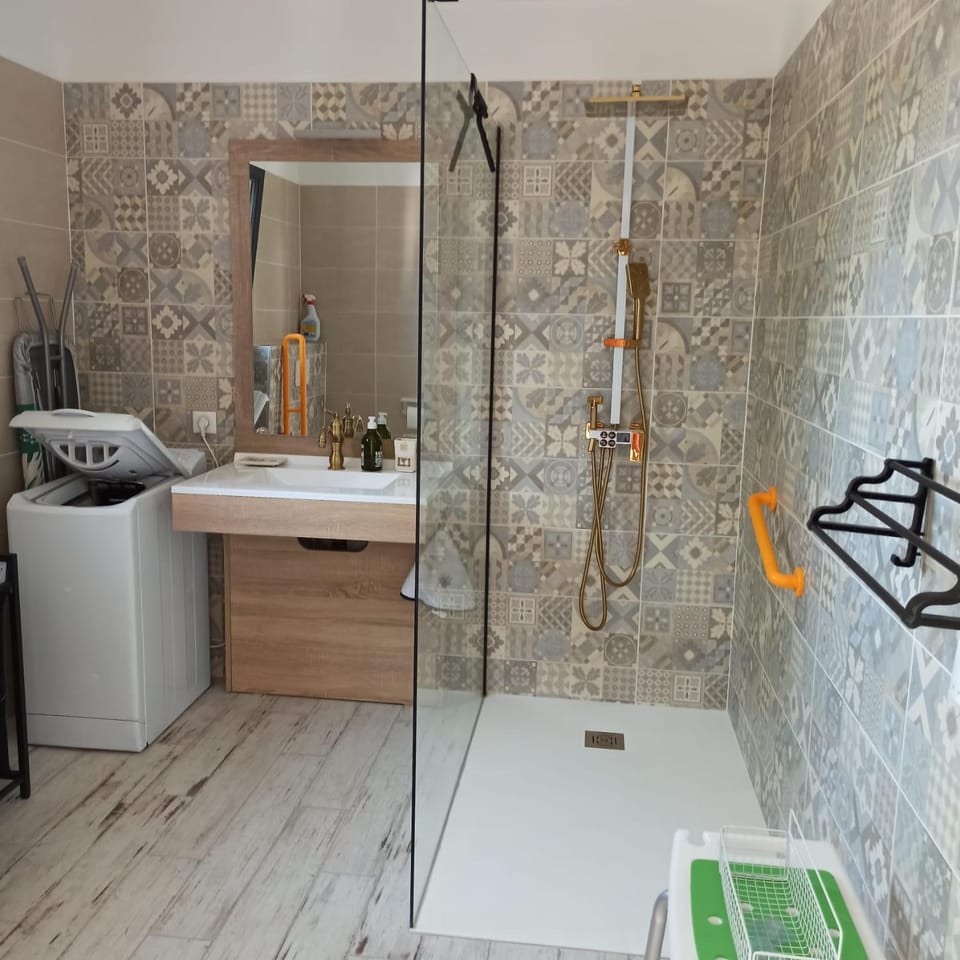 Shower, Bathroom