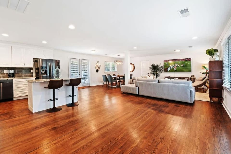 Private Pool Villa Near Atlanta Airport Sleeps 10 Villa in College Park