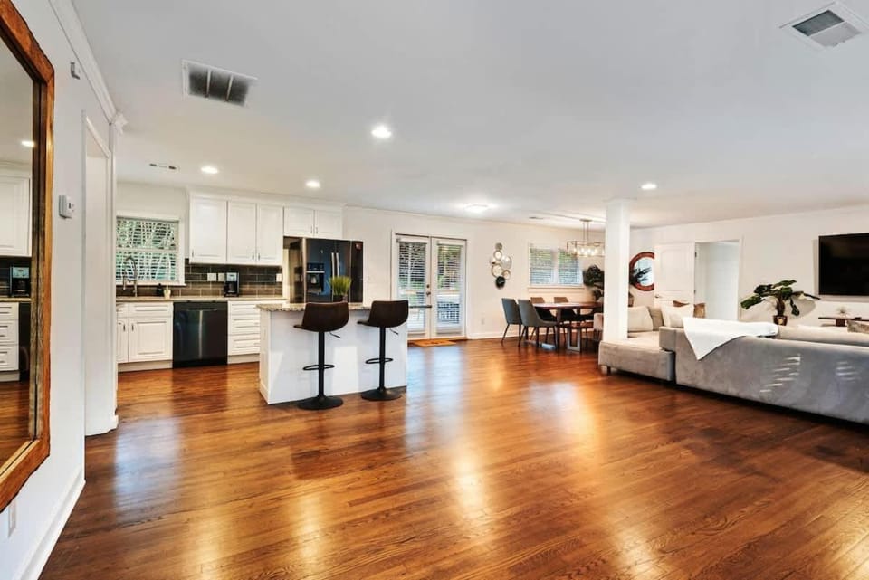 Private Pool Villa Near Atlanta Airport Sleeps 10 Villa in College Park