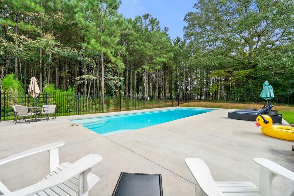Private Pool Villa Near Atlanta Airport Sleeps 10 Villa in College Park