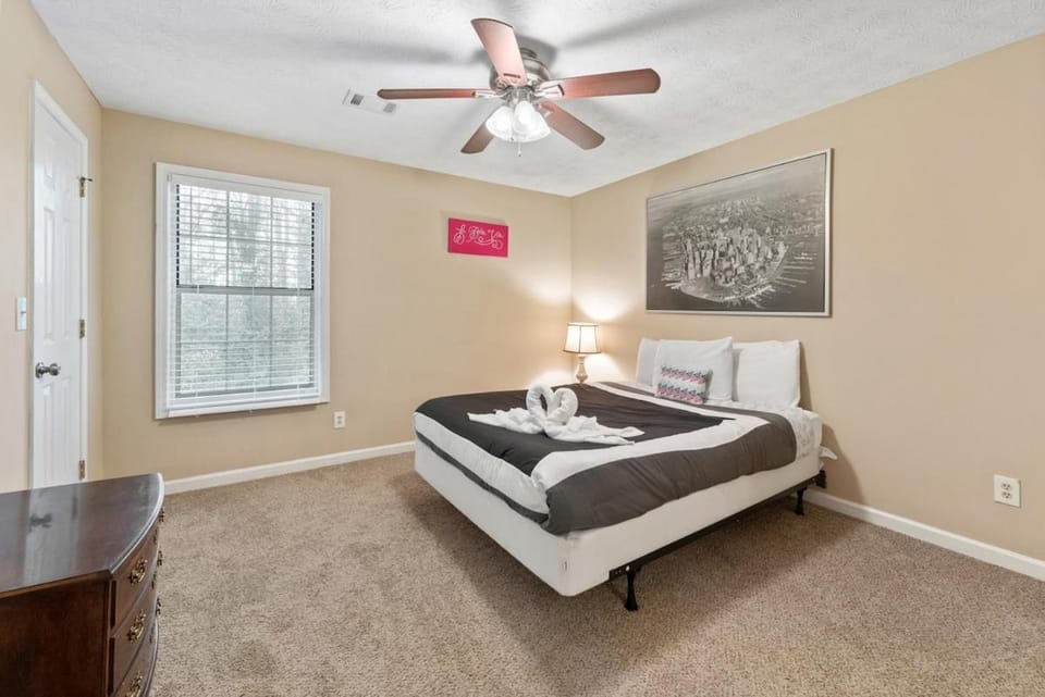 Bed, Photo of the whole room, Bedroom