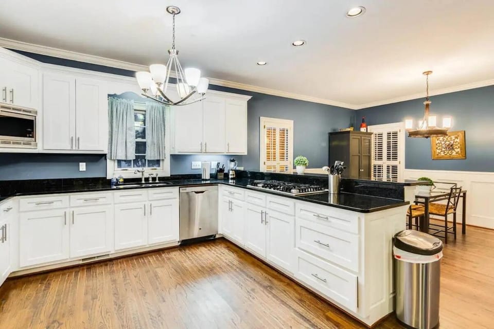 Kitchen or kitchenette, dishwasher, oven, pet friendly, stove