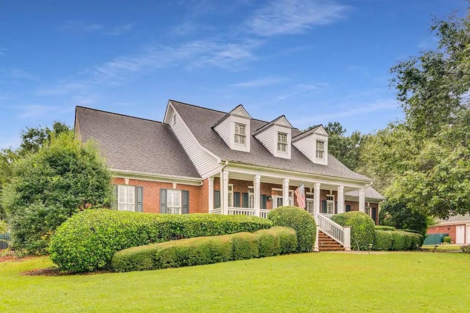 Property building, Day, Natural landscape, Garden, Garden view