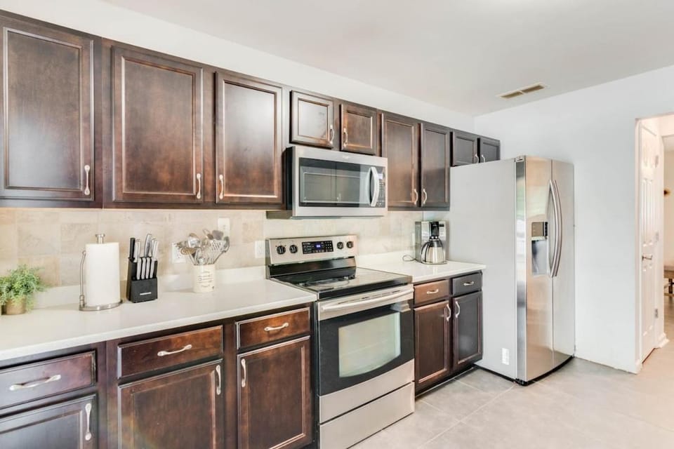 Kitchen or kitchenette, dishwasher, oven, pet friendly, stove